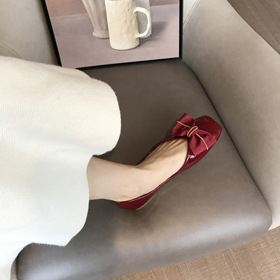 Alkalmi női cipő színes szalaggal