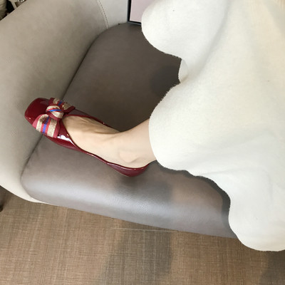 Alkalmi női cipő színes szalaggal