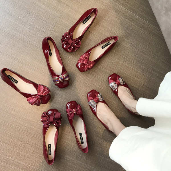 Alkalmi női cipő színes szalaggal