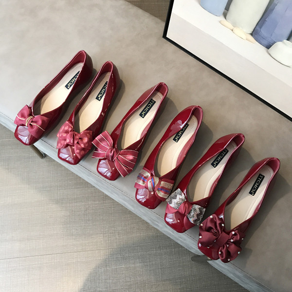 Alkalmi női cipő színes szalaggal