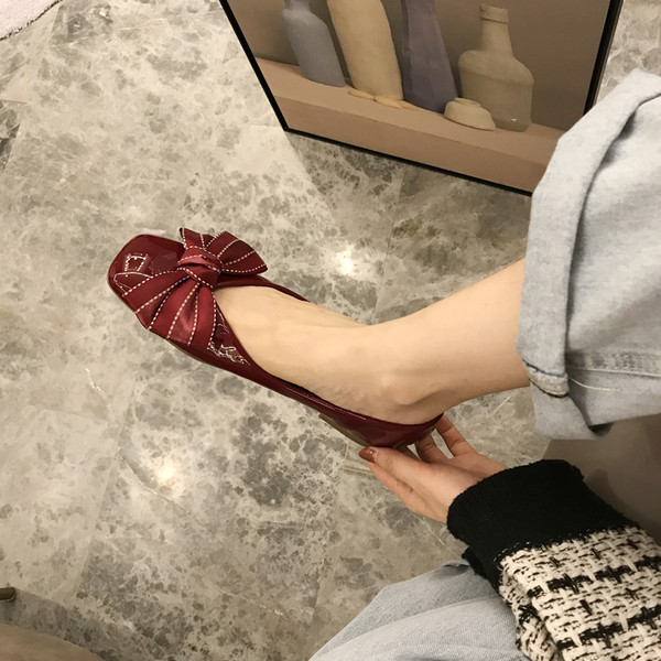 Alkalmi női cipő színes szalaggal