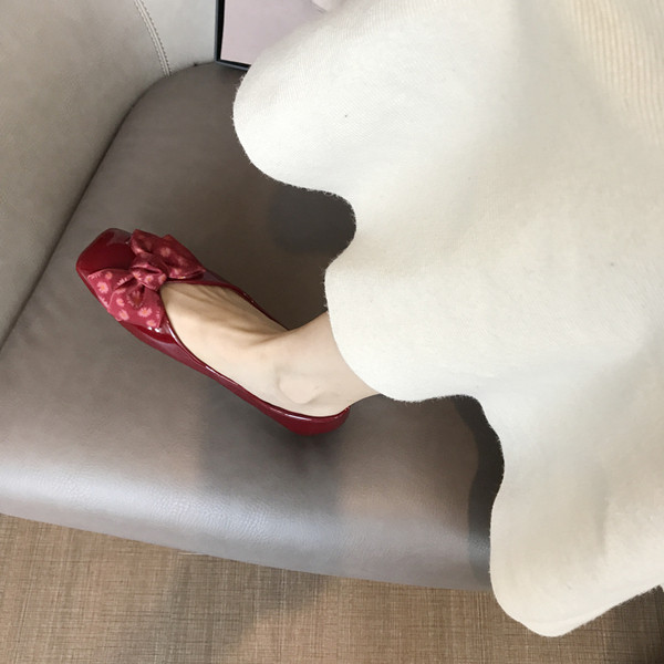 Alkalmi női cipő színes szalaggal