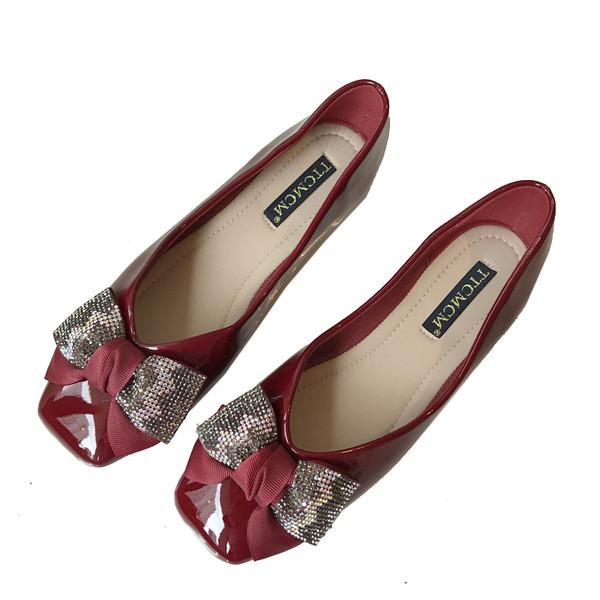 Alkalmi női cipő színes szalaggal