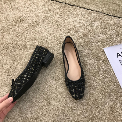 Női kockás cipő szalaggal