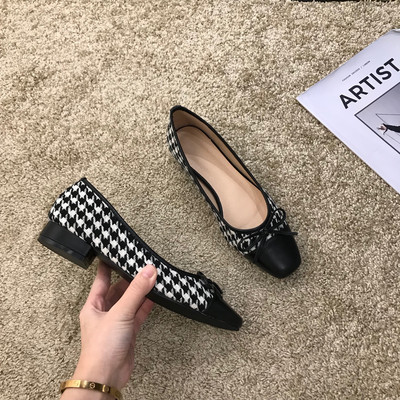 Női kockás cipő szalaggal