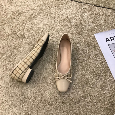 Női kockás cipő szalaggal