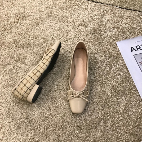 Női kockás cipő szalaggal