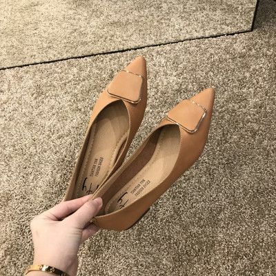 Lapos talpú hegyes női bőrcipő