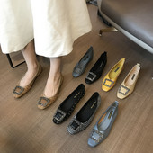 Eko bőrből készült női cipő, lapos talppal, fém díszítéssel