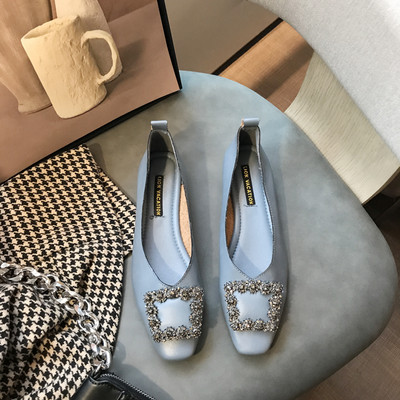 Eko bőrből készült női cipő, lapos talppal, fém díszítéssel