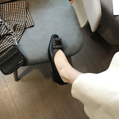 Eko bőrből készült női cipő, lapos talppal, fém díszítéssel