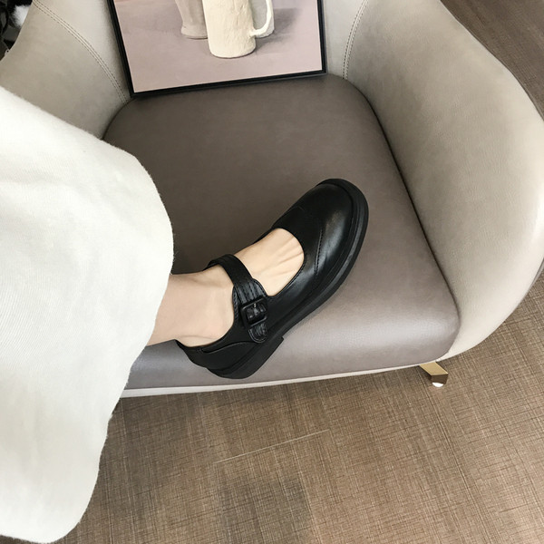 Bőr női cipő lapos talppal - két modell