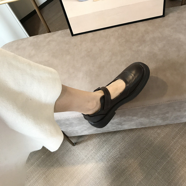 Bőr női cipő lapos talppal - két modell