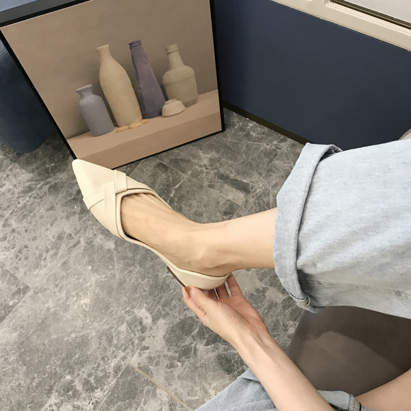 Alkalmi női hegyes cipő három modellben - lapos talp