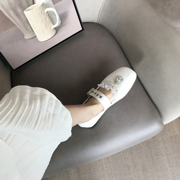 Női cipő eko bőrből és csatból