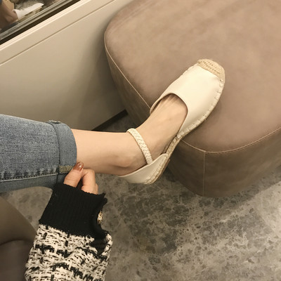 Lapos talpú és fűzős női bőrcipő