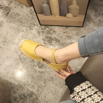 Lapos talpú és fűzős női bőrcipő