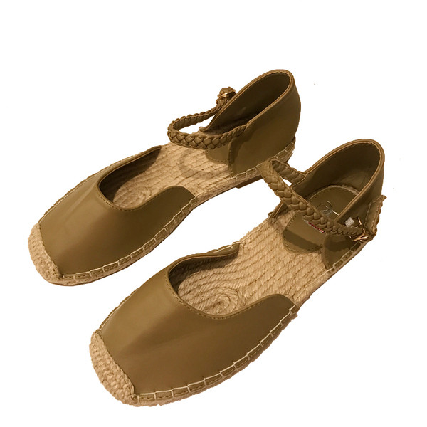 Lapos talpú és fűzős női bőrcipő