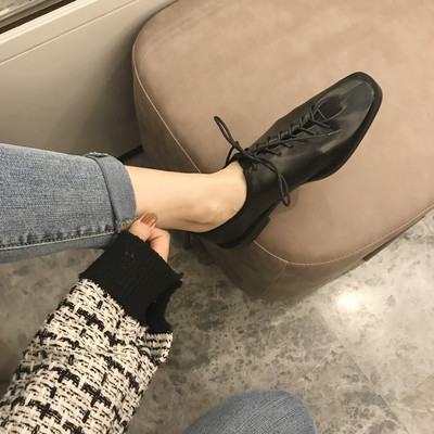 Eko bőrből készült, lapos talpú, fűzős hétköznapi női cipő