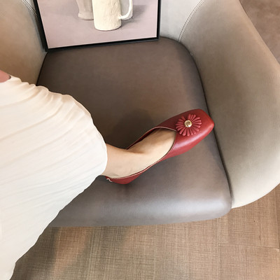 Női bőrcipő 3D virág elemmel - két modell