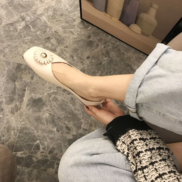 Női bőrcipő 3D virág elemmel - két modell