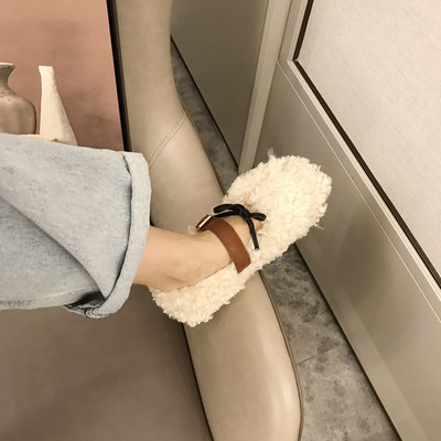 Női pehelycipő fűzővel és csattal