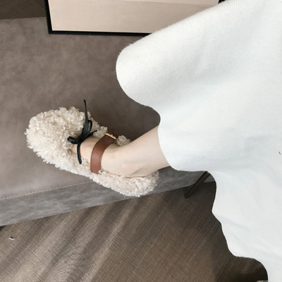 Női pehelycipő fűzővel és csattal