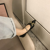 Ležerne ženske kožne cipele s metalnim ukrasom - model na špic