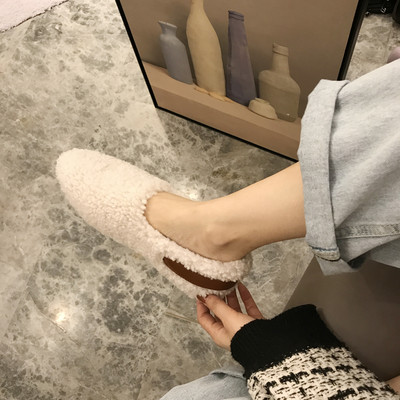 Alkalmi női pehelycipő bőr csattal - két modell