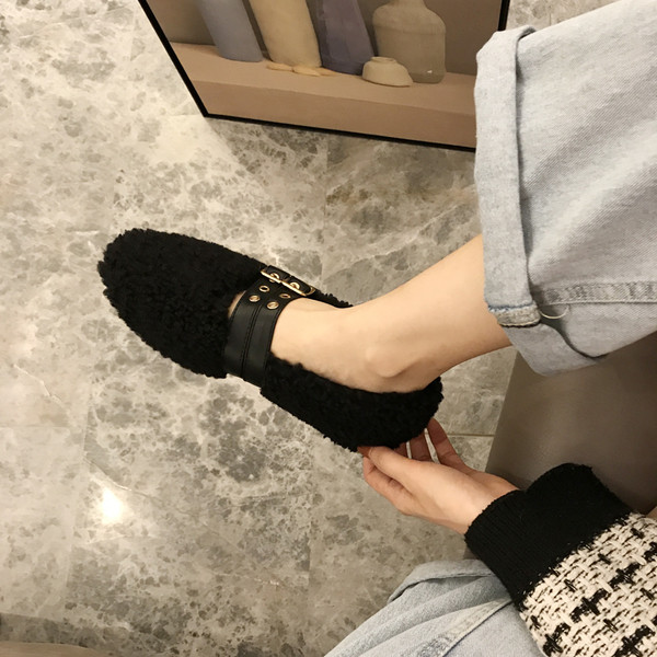 Alkalmi női pehelycipő bőr csattal - két modell