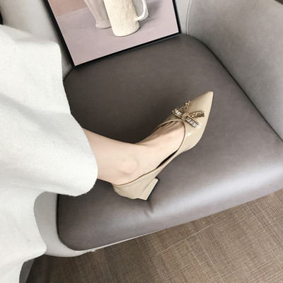 Lakkbőr cipő díszítéssel, két modellben