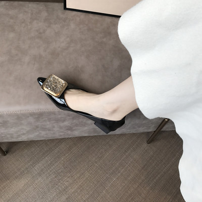 Lakkbőr cipő díszítéssel, két modellben