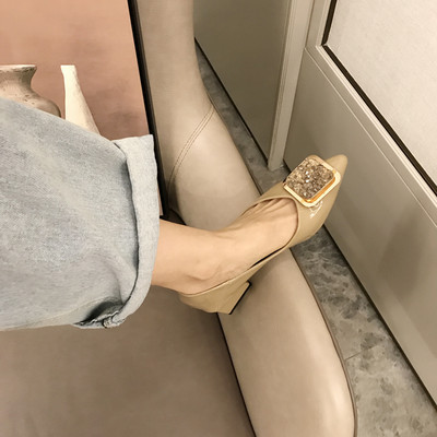 Lakkbőr cipő díszítéssel, két modellben