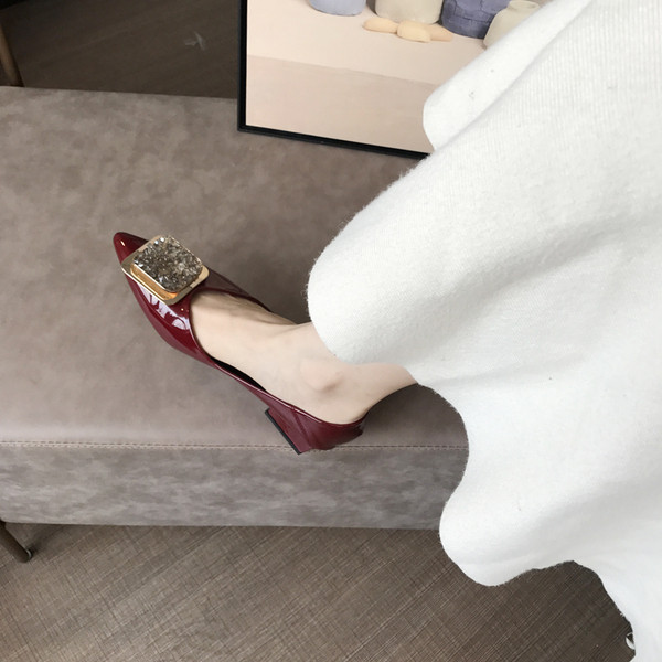 Lakkbőr cipő díszítéssel, két modellben