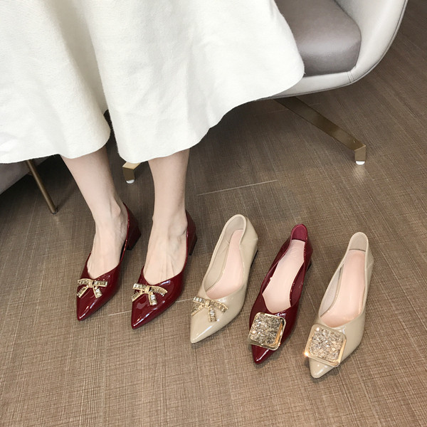 Lakkbőr cipő díszítéssel, két modellben