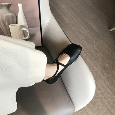 Modern női bőrcipő - balerina típusú