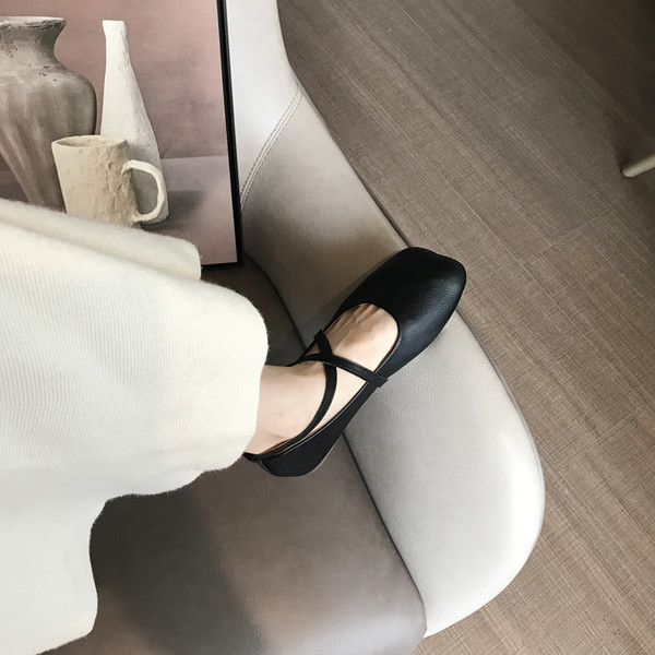 Modern női bőrcipő - balerina típusú