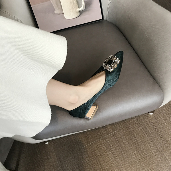 Moderni ženski model cipela na špic s petom od 3,5 cm