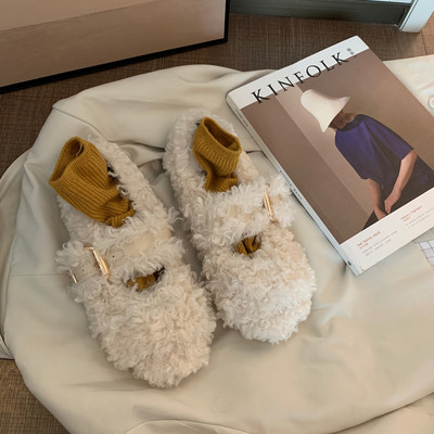 Plüss női cipő lapos talppal és csattal