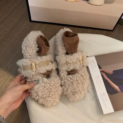 Plüss női cipő lapos talppal és csattal