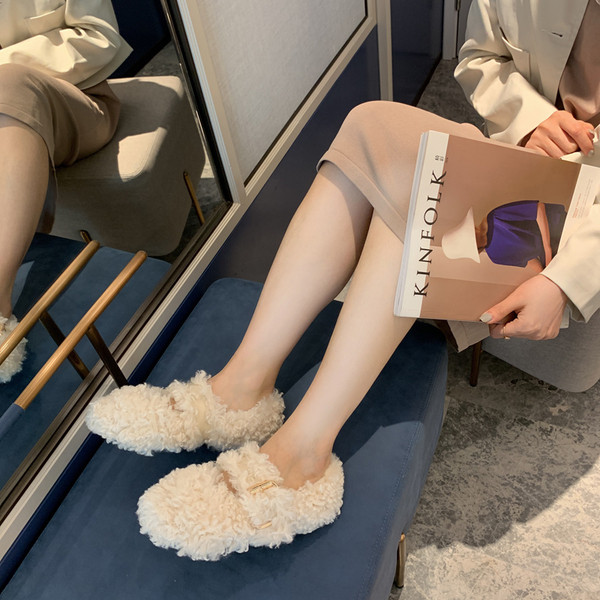 Plüss női cipő lapos talppal és csattal