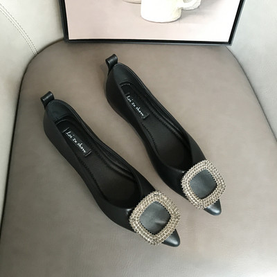 Elegáns női hegyes cipő fekete és piros színben