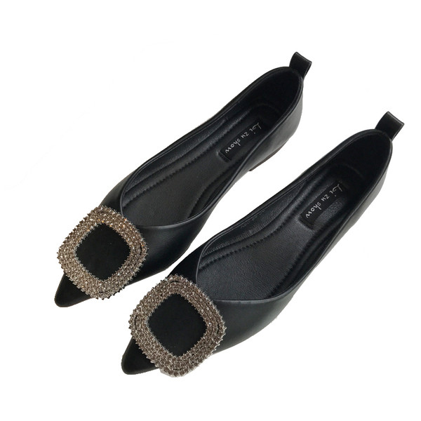 Elegáns női hegyes cipő fekete és piros színben