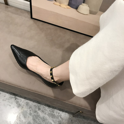 Jelenlegi női cipők két modellben