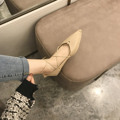 Jelenlegi női cipők két modellben