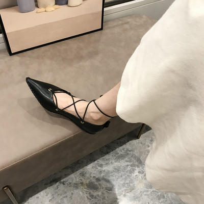 Jelenlegi női cipők két modellben