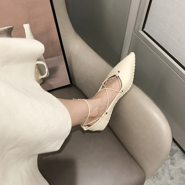 Jelenlegi női cipők két modellben