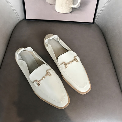 Női alkalmi bőr cipő fém díszítéssel - két modell