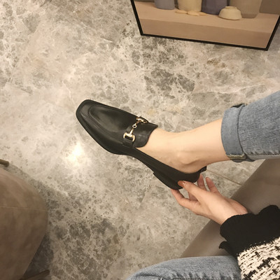 Női alkalmi bőr cipő fém díszítéssel - két modell