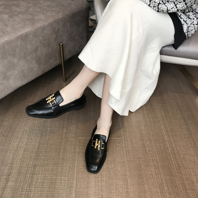 Női alkalmi bőr cipő fém díszítéssel - két modell